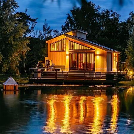 Woad Mill Lakeside Lodges Boston Exterior foto